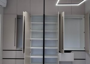 Распашной шкаф на заказ